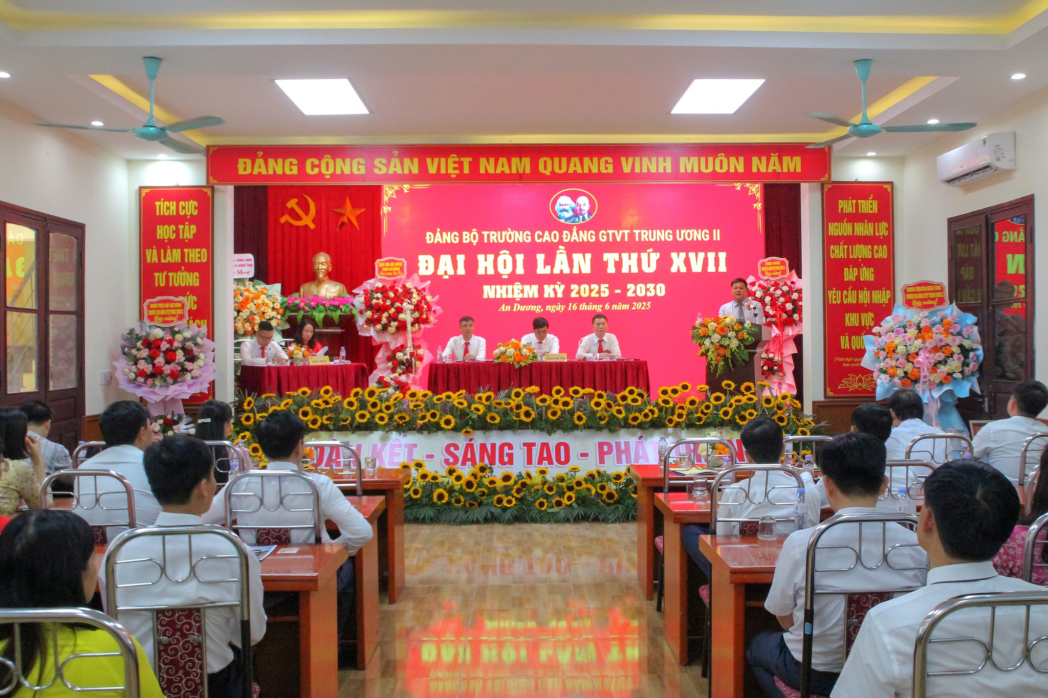 ĐẠI HỘI ĐẢNG BỘ TRƯỜNG CAO ĐẲNG GTVT TRUNG ƯƠNG II LẦN THỨ XVII, NHIỆM KỲ 2025–2030